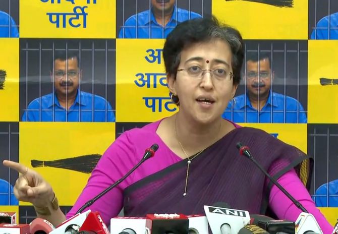 দিল্লিতে রাষ্ট্রপতি শাসন জারির ষড়যন্ত্র করছে কেন্দ্র, নয়া অভিযোগ আপের 