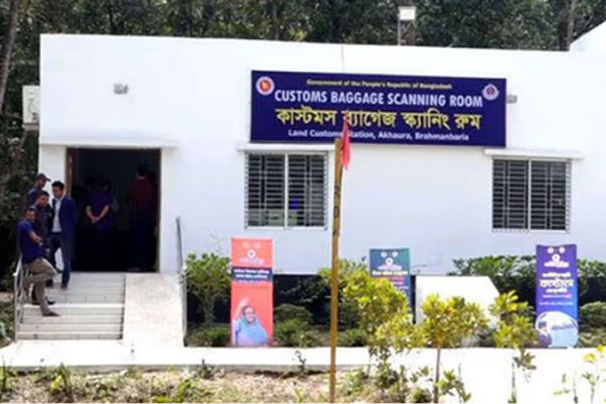 আখাউড়া সীমান্তে ভারতীয় তরুণীকে জোর করে মদ খাওয়ানোর চেষ্টা বাংলাদেশ কাস্টমসের