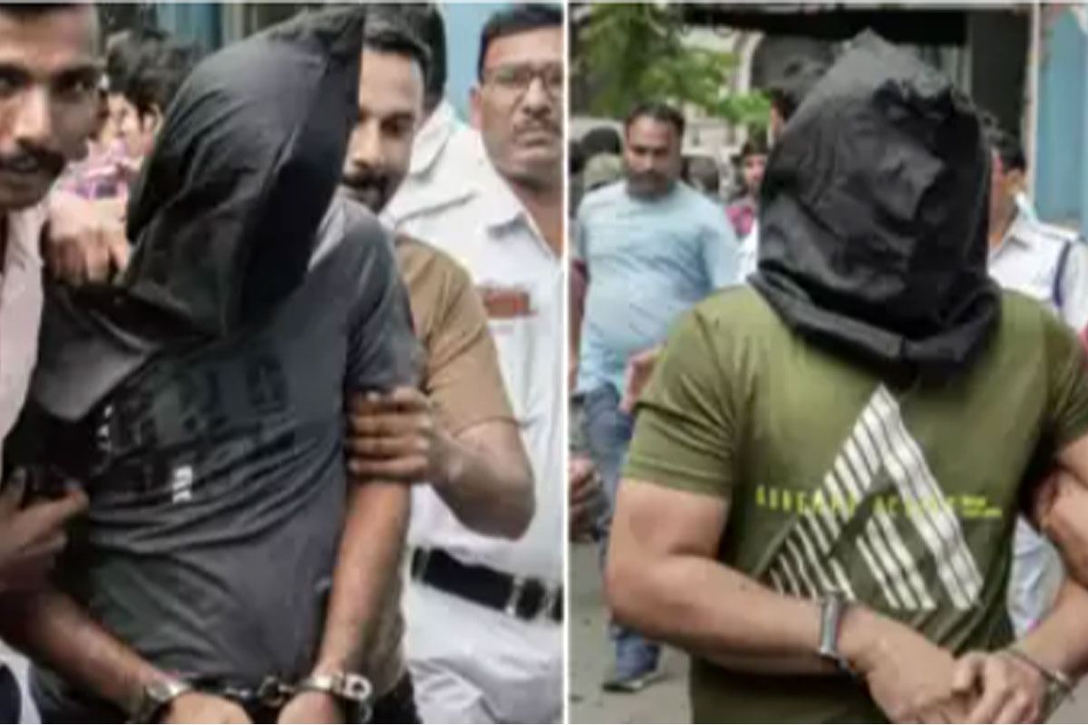 দুই চক্রী কলকাতার চাঁদনীচক মার্কেটে মোবাইল সারাই করতে এসেছিলেন