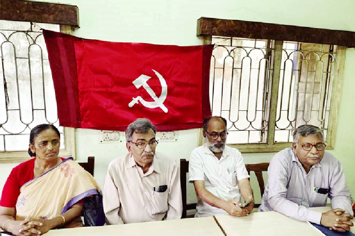 মাথা নুইয়ে প্রার্থী দিয়েছে অশক্ত কংগ্রেস