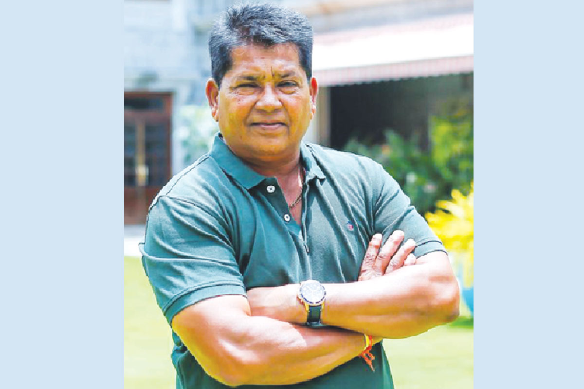 তোপের মুখে কেকেআর কোচ