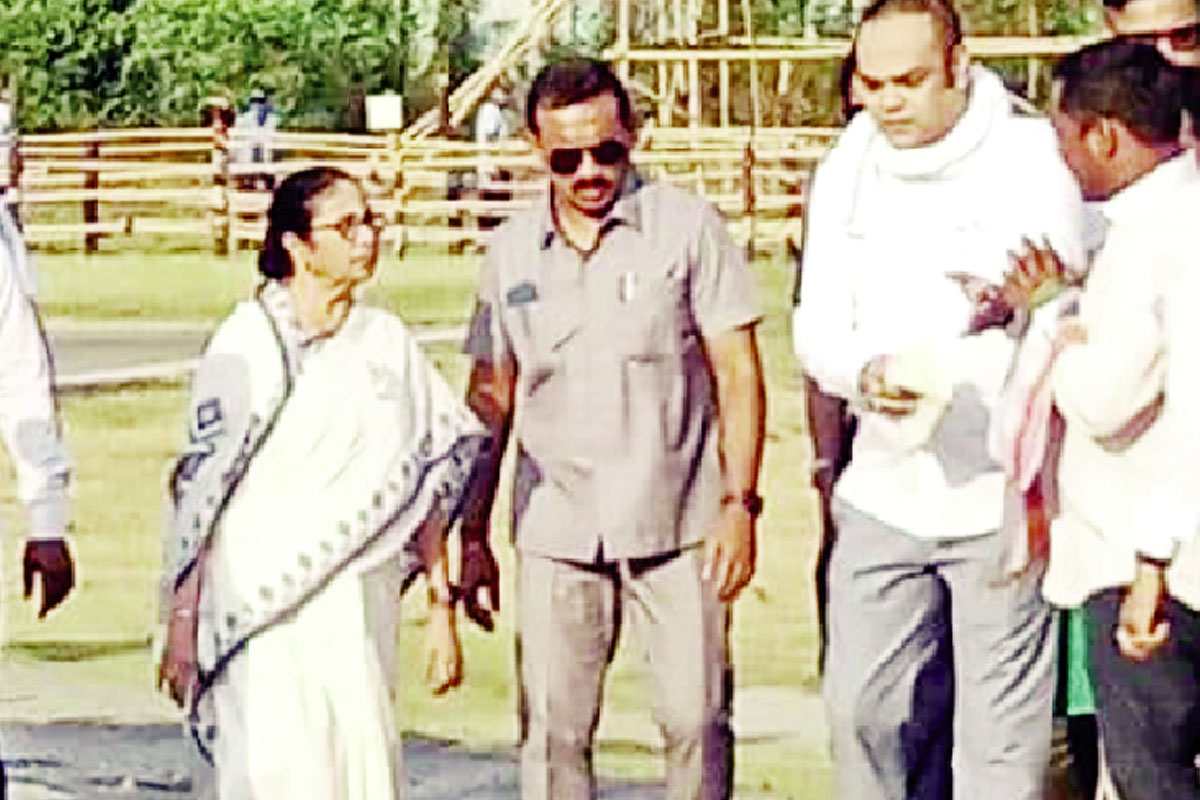 হঠাৎ বহরমপুরে মুখ্যমন্ত্রী, থাকবেন তিনদিন, গাড়ি থেকেই দলকে নির্দেশ