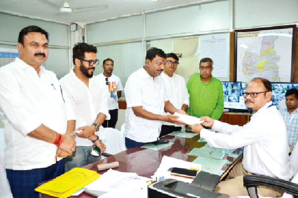 মনোনয়ন জমা করে ‘গুন্ডারাজ মুক্ত ব্যারাকপুর’ গড়ার সংকল্প নিলেন পার্থ