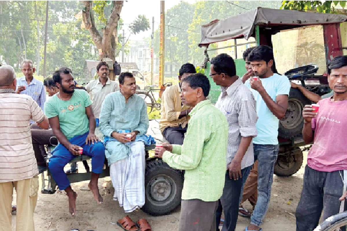 ভোটের প্রচারে পূর্বস্থলীতে নির্মাণ কর্মীদের পাড়ায় জনসংযোগ তৃণমূলের