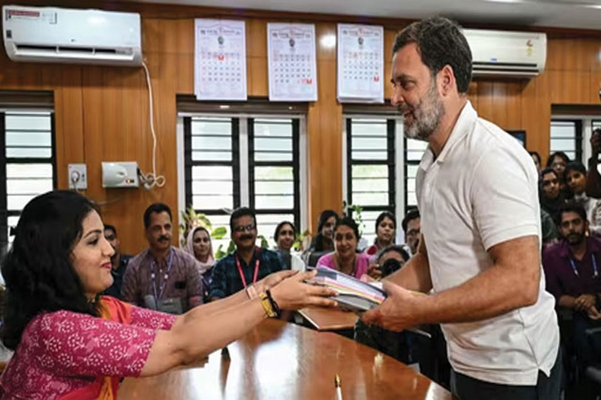 রাহুল গান্ধীর মোট সম্পত্তির হিসাব জানালেন কমিশনে