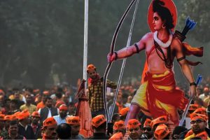 অস্ত্র হাতে মিছিল