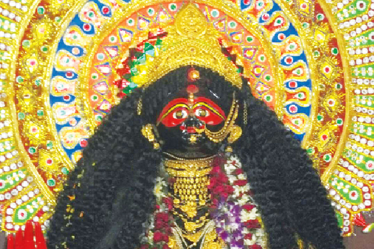 কোন্নগরের ১৩৫ বছরের প্রাচীন জাগ্রত মা শকুন্তলা কালী পূজা উপলক্ষে ভক্তদের ঢল