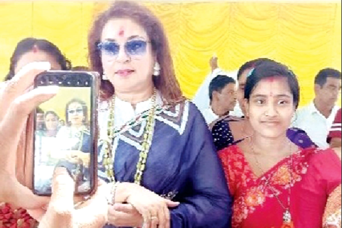 সাংসদ তহবিলের টাকায় প্রধানমন্ত্রী জেট বিমান কিনেছেন বলে অভিমত শতাব্দীর