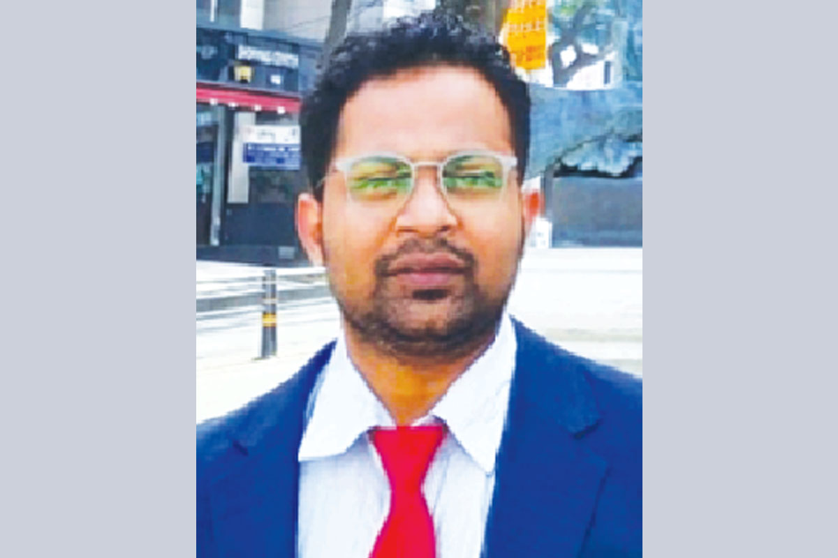 সংস্কৃত শব্দ ‘চিকিৎসক’ থেকে উদ্ভুত ‘চাঁদসি’ ডাক্তার: শুভ্র চক্রবর্তী