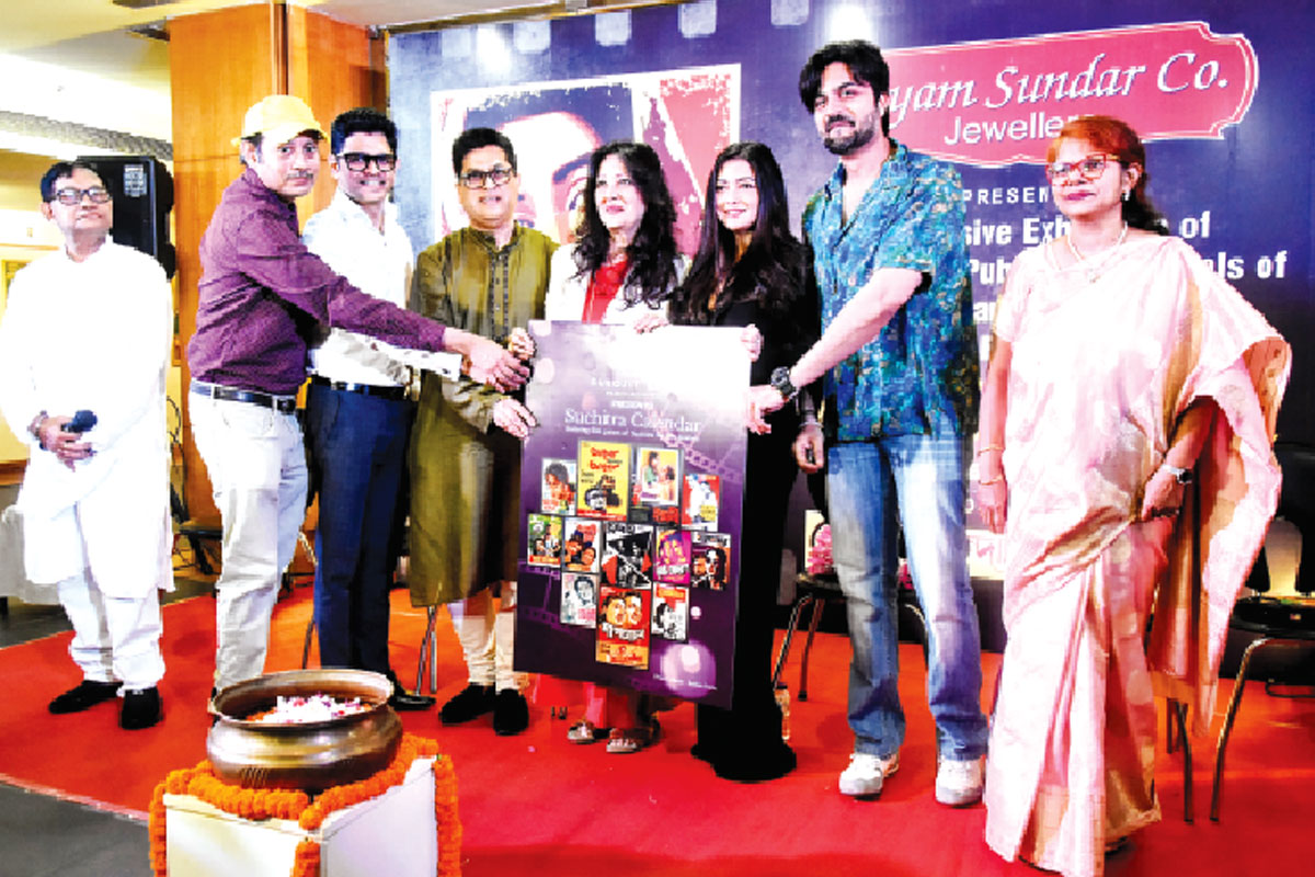 জন্মদিনে শহরে সুচিত্রা, উপস্থিত মুনমুন-রিয়া