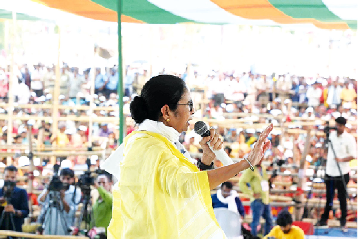 সবচেয়ে বেশি চাকরি খেয়েছেন : মমতা