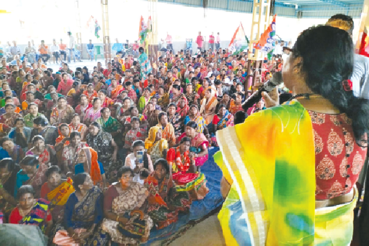 তৃণমূল প্রার্থীদের হয়ে ব্লকে ব্লকে প্রচার মহিলাদের