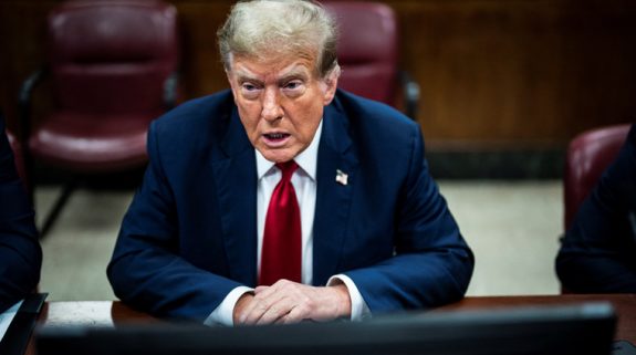 ট্রাম্পের ডান হাতের ব্যান্ডেজ দেখে তাঁর সুস্থতা নিয়ে জল্পনা, ব্যাখ্যা দিল হোয়াইট হাউস