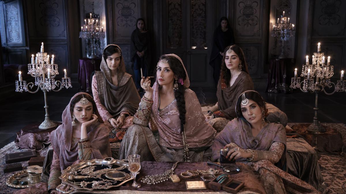 এযাবৎকালের সমস্ত রেকর্ড ভেঙে বিশ্বসেরা ‘হীরামাণ্ডি’