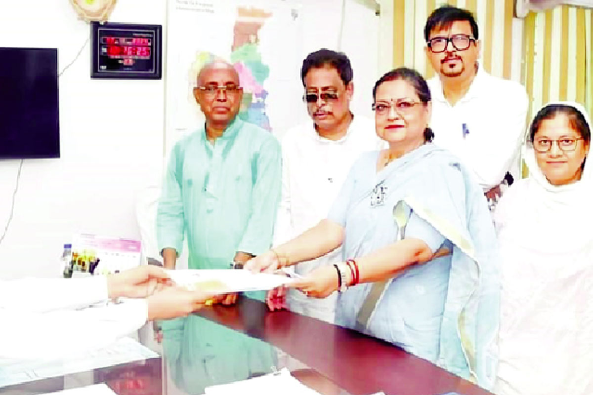 দুই মন্ত্রী রথীন এবং সুজিতকে নিয়ে বারাসাতের তৃণমূল প্রার্থী কাকলির মনোনয়ন জমা