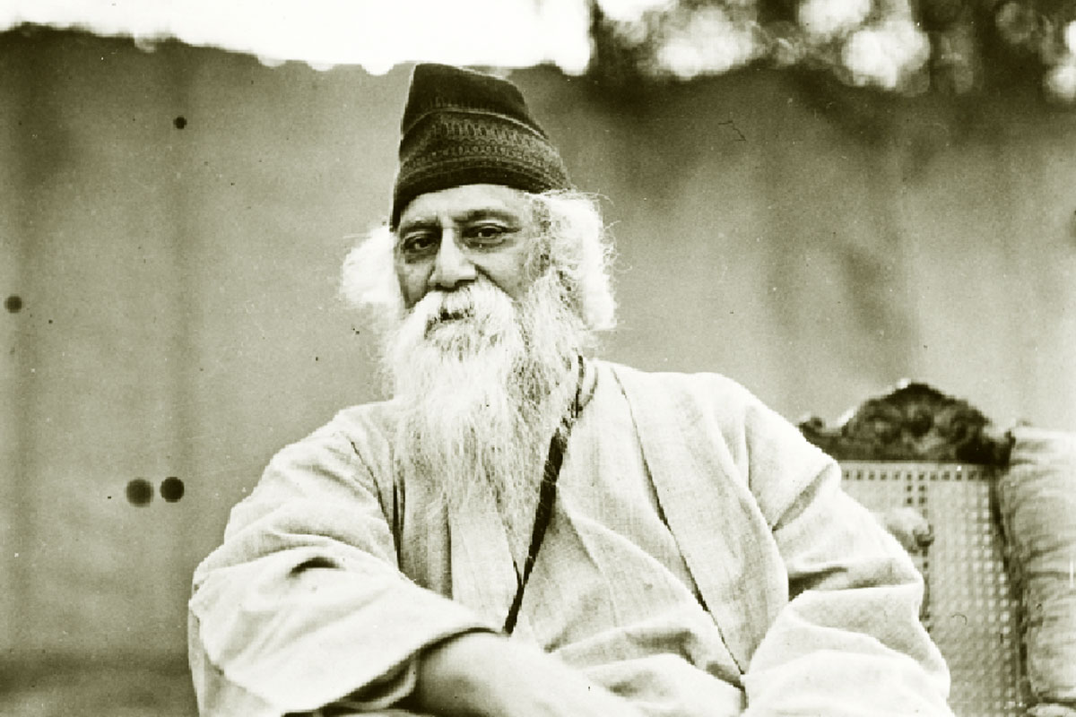 পড়ার ঘরে রবীন্দ্রনাথ