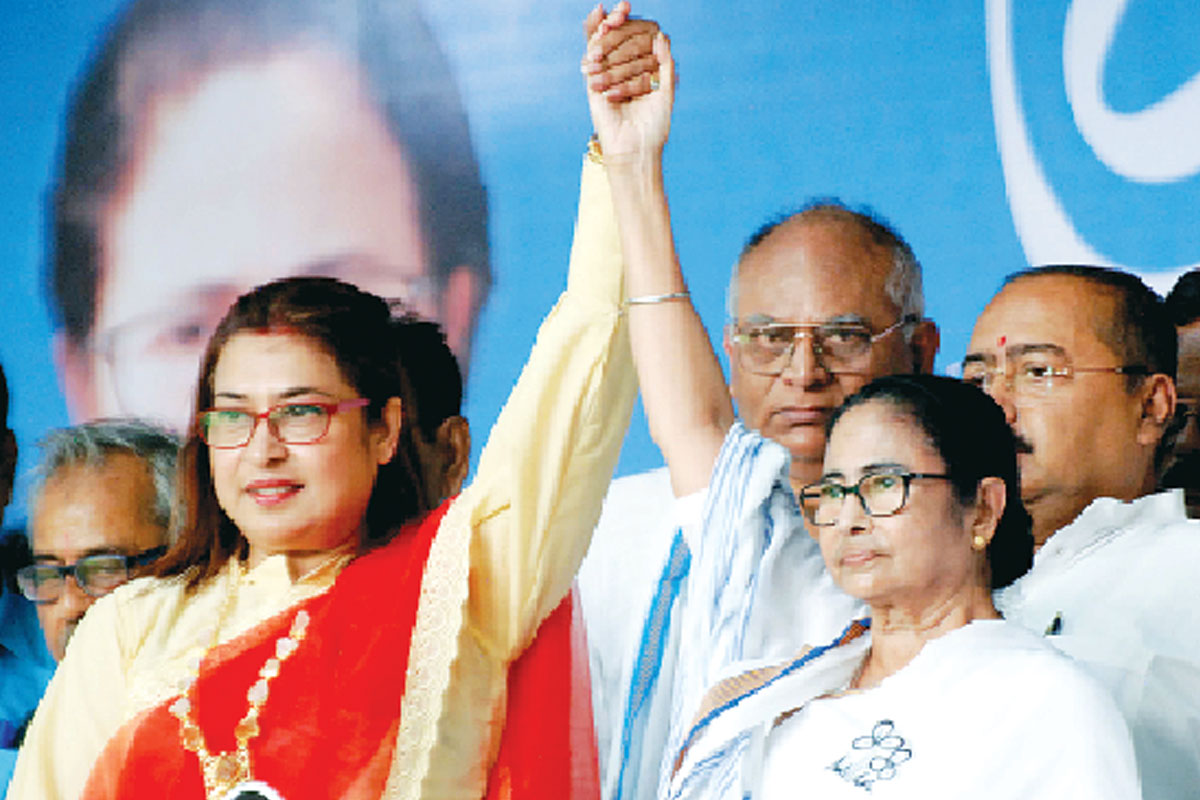 চতুর্থবারের জন্য শতাব্দীকে সংসদে পাঠাতে মরিয়া তৃণমূল