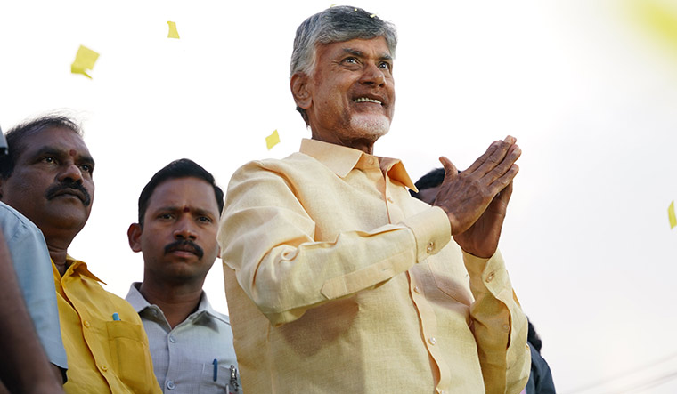 অপমানের বদলা, দীর্ঘ আড়াই বছর পর অন্ধ্রপ্রদেশ বিধানসভায় মাথা উঁচু করে চন্দ্রবাবু নাইডু