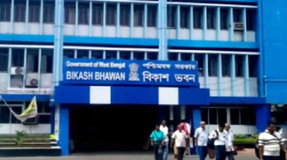 রাজ্য সরকারি স্কুলগুলিতে বড় নির্দেশ পাঠাল উচ্চশিক্ষা দপ্তর, ছুটি থাকছে কবে?
