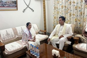 কোচবিহারের মহারাজ, বিজেপি সাংসদ নগেন রায়ের সাথে মুখ্যমন্ত্রী মমতা বন্দ্যোপাধ্যায়ের একান্ত সাক্ষাৎ নিয়ে রাজনীতিতে জোর জল্পনা