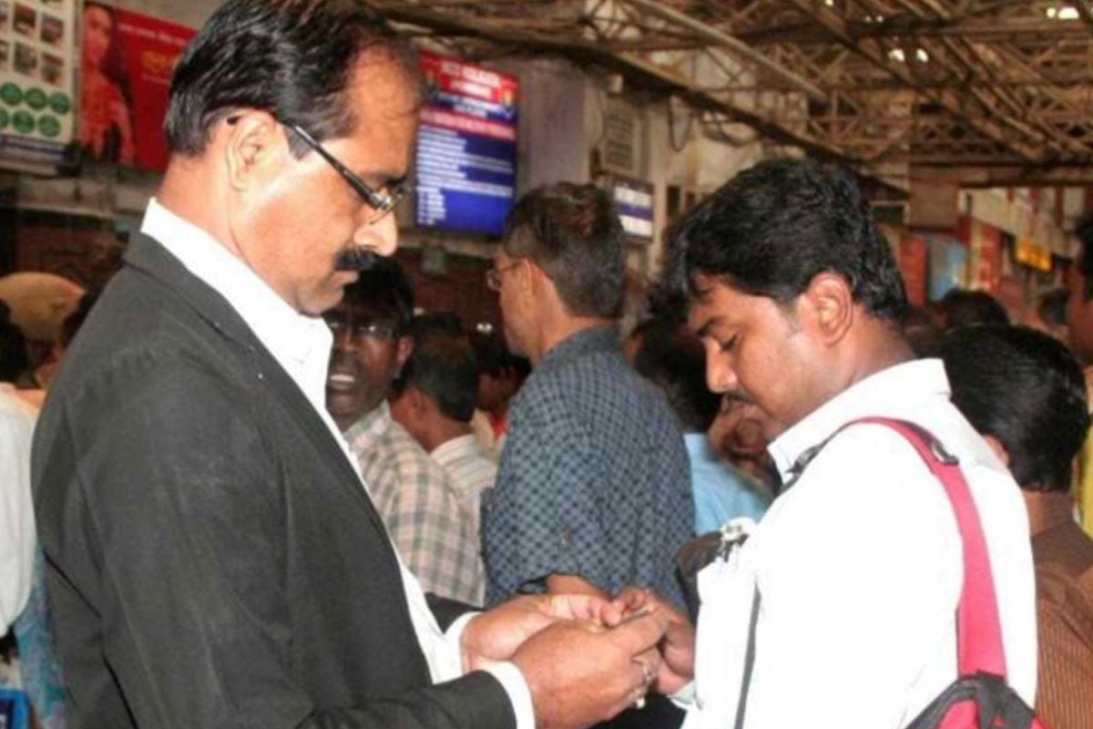 যাত্রীদের সচেতন করতে টিকিট চেকিং অভিযান পূর্ব রেলের, বর্ধমানেও চলছে জোরদার কর্মসূচি