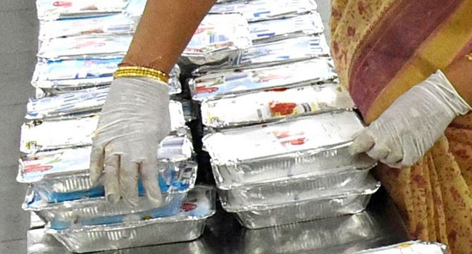 মিড-ডে মিলের প্যাকেটে মরা সাপ, মহারাষ্ট্রের অঙ্গনাওয়াড়ি স্কুলের ঘটনা