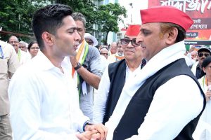 অভিষেক-অখিলেশের সৌজন্য বিনিময়, ‘ইন্ডিয়া’-র শক্তিশালী রূপ নেওয়ার ইঙ্গিত বার্তালাপেই 