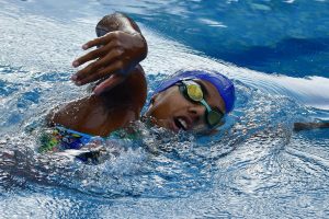 অলিম্পিক্স সাঁতারে সবচেয়ে কমবয়সী আরতি সাহাকে মনে করিয়ে দিচ্ছে ১৪ বছরের সাঁতারু ধিনিধি