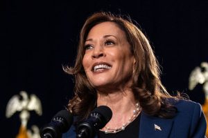 ২০২৮-এর প্রেসিডেন্ট নির্বাচনে লড়াইয়ের ইঙ্গিত কমলা হ্যারিসের
