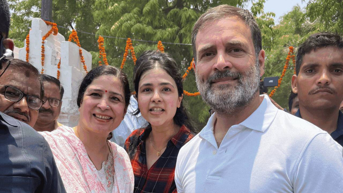 রাহুলের সফরের দিনই রায়বেরেলি জুড়ে পোস্টার , ‘হিন্দুবিরোধী’ মন্তব্যের জন্য নিশানা