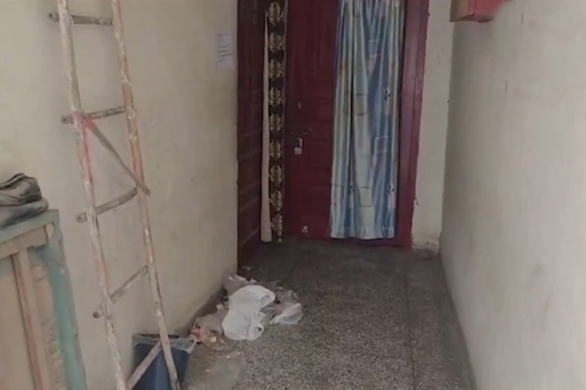 মর্মান্তিক! বন্ধ ফ্ল্যাট থেকে উদ্ধার বাবা ও চার মেয়ের মৃতদেহ