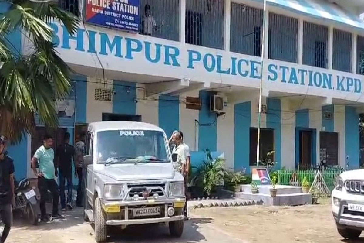 ভীমপুরে প্রকাশ্যে আগ্নেয়াস্ত্র নিয়ে দাদাগিরি তৃণমূল কর্মীর