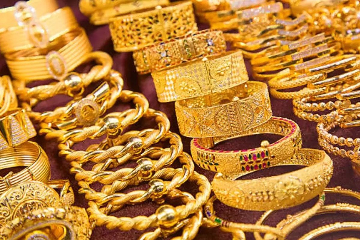 সোনার দাম ছাড়িয়ে গেল ১ লক্ষ টাকার গণ্ডি