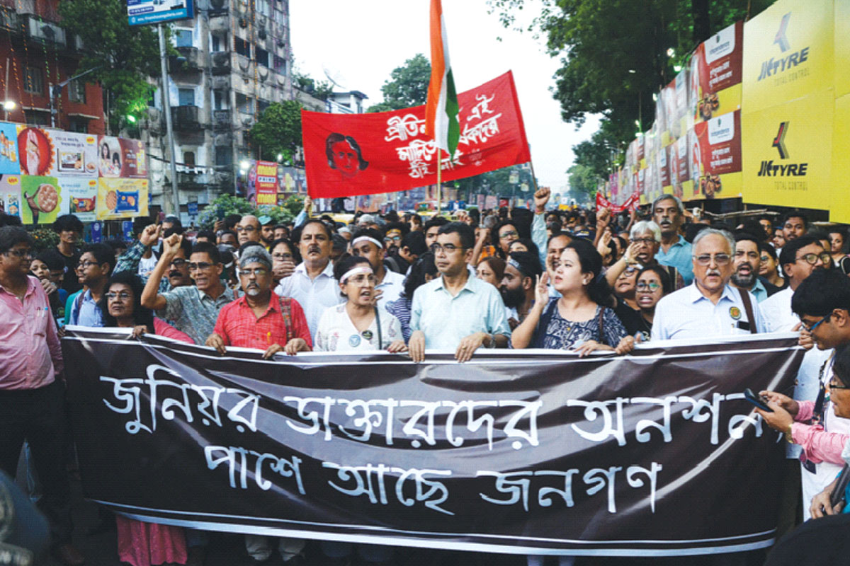 পুলিশের অনুমতি মেলেনি, তবে বিকল্প পথেই মহামিছিল পৌঁছল ধর্মতলা