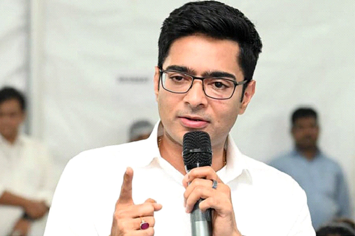 নওশাদকে আইনি নোটিস অভিষেকের