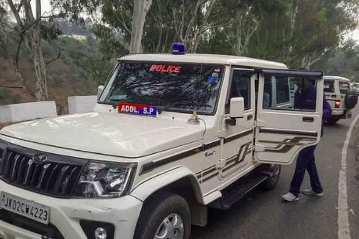 সার্ভিস রাইফেল দিয়ে চালককে ঝাঁঝরা করে আত্মঘাতী পুলিশ কনস্টেবল