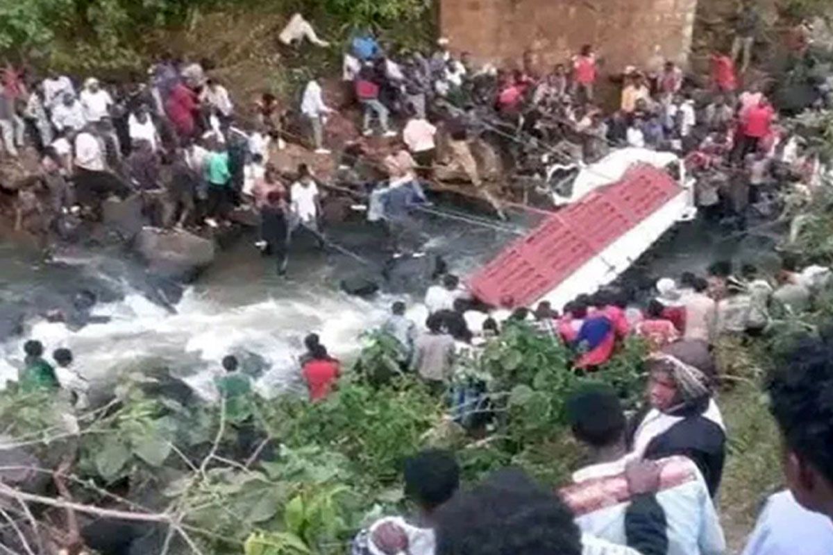 ইথিওপিয়ায় নদীতে ট্রাক পড়ে মৃত ৬৬