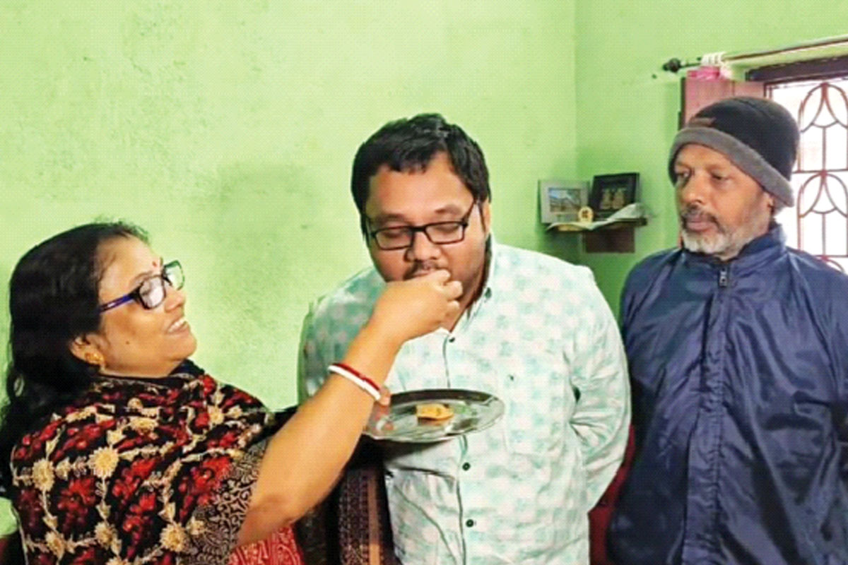 আসানসোলের সিঞ্চন স্নিগ্ধ অধিকারী ইউপিএসসি আইএসএস-তে দেশের সেরা