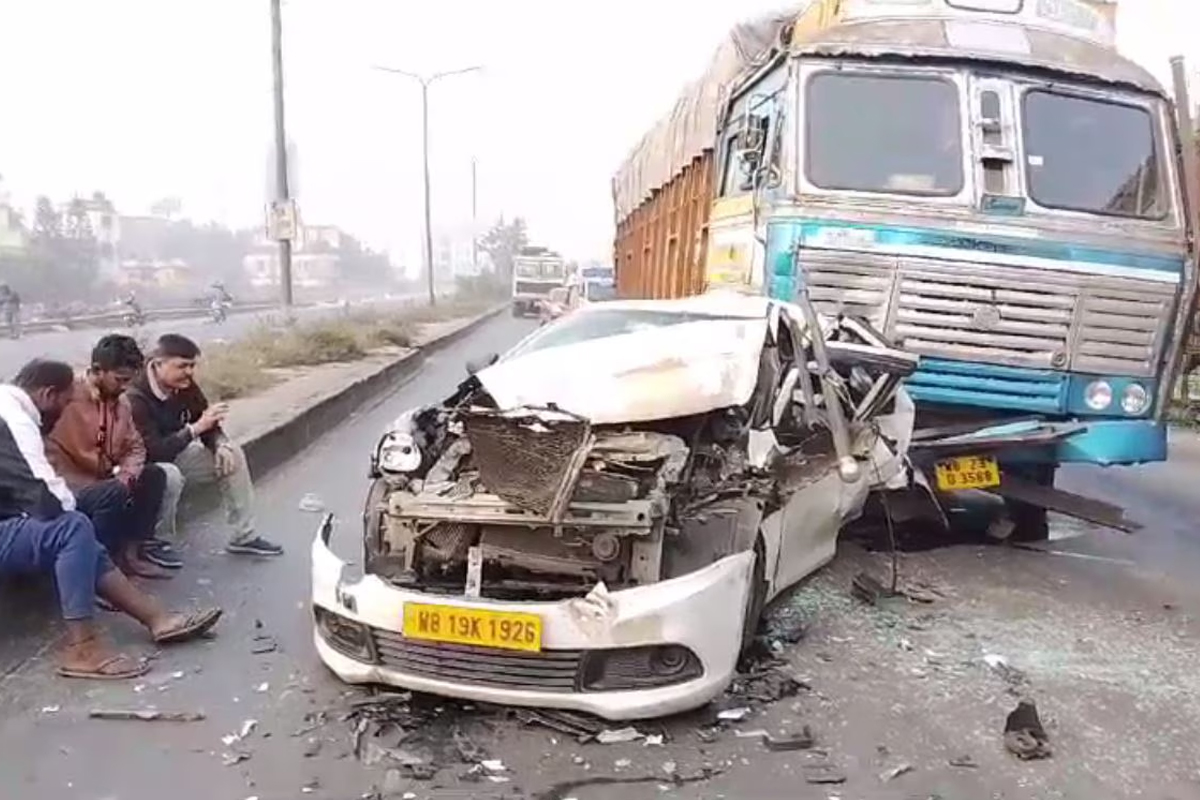 অ্যাপ ক্যাবে ধাক্কা লরির, আহত তিন
