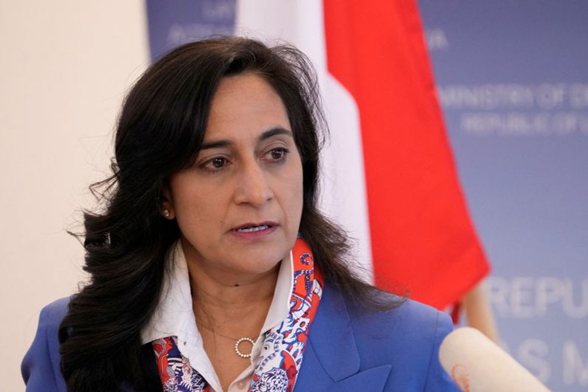 কানাডার প্রধানমন্ত্রীর দৌড় থেকে সরলেন ভারতীয় ‍বংশোদ্ভূত অনিতা