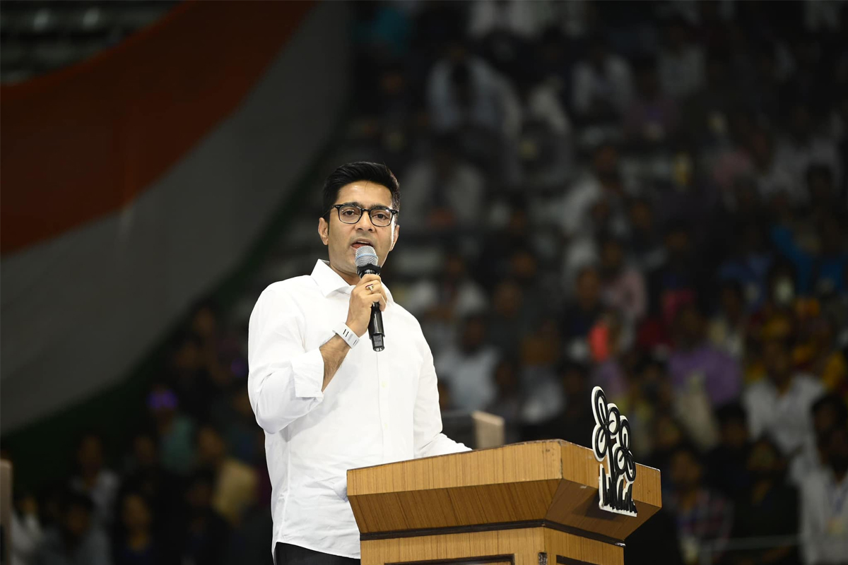 অভিষেকের উদ্যোগে সেজে উঠছে কেল্লার মাঠ