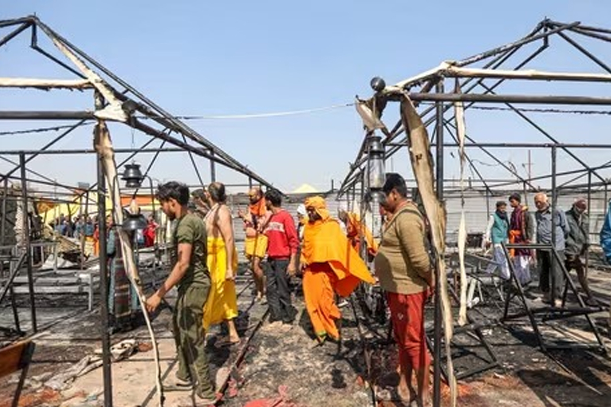 ফের আগুন মহাকুম্ভে, এবার পুড়ল ‘কল্পবাসী’ তাঁবু