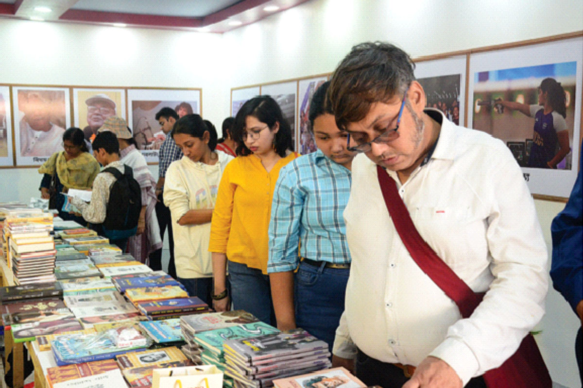 যে বই পড়বই: বড় বড় তারাদের ছোট ছোট গল্প