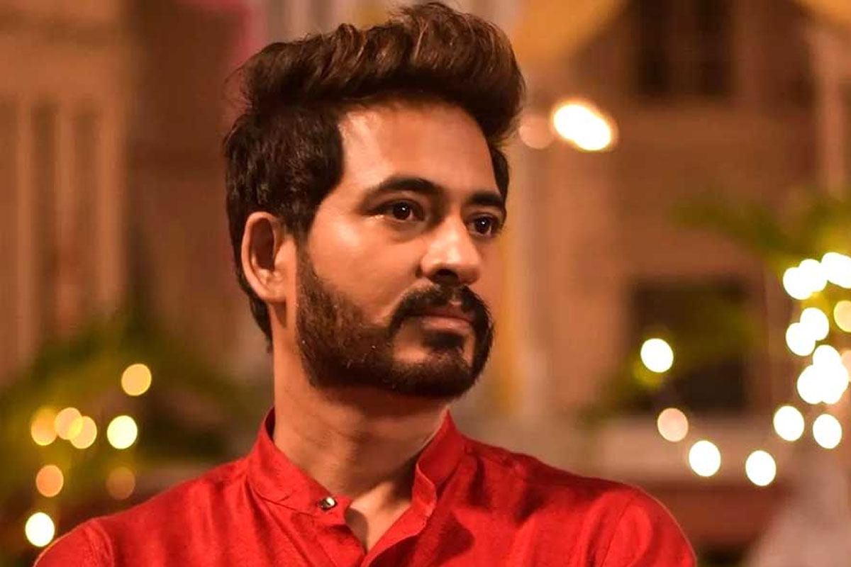 অনুষ্ঠানের মঞ্চে তৃণমূল বিধায়ককে আলিঙ্গন বিজেপি বিধায়কের