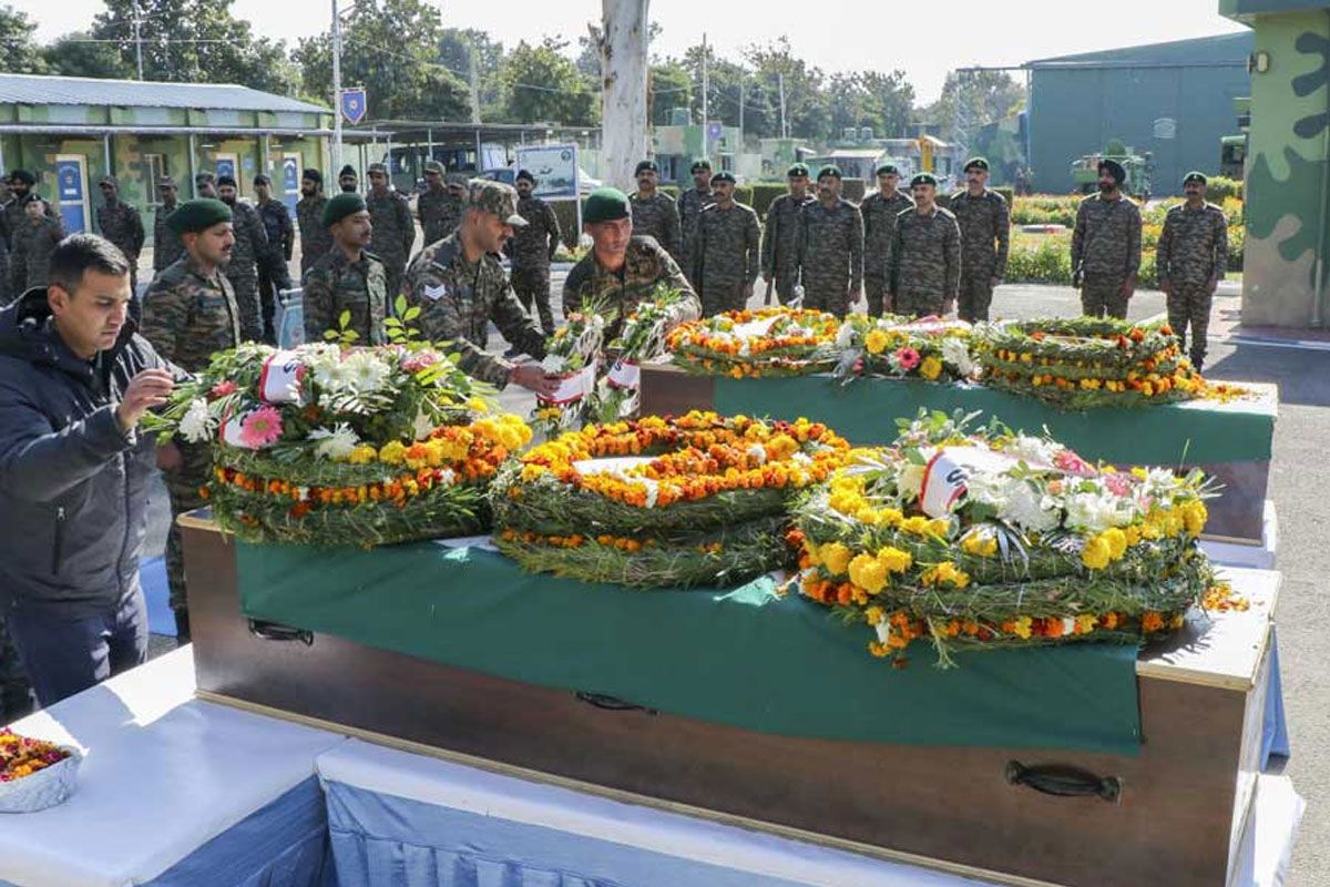 বিয়ের আগেই একই সঙ্গে আইইডি বিস্ফোরণে মৃত্যু ২ সেনা ক্যাপ্টেনের