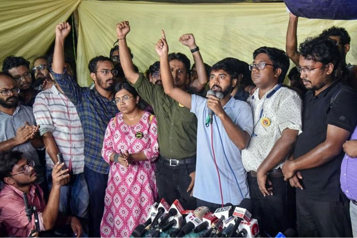 আন্দোলনকারী জুনিয়র ডাক্তারদের ওয়েবসাইট ঘিরে বিতর্ক