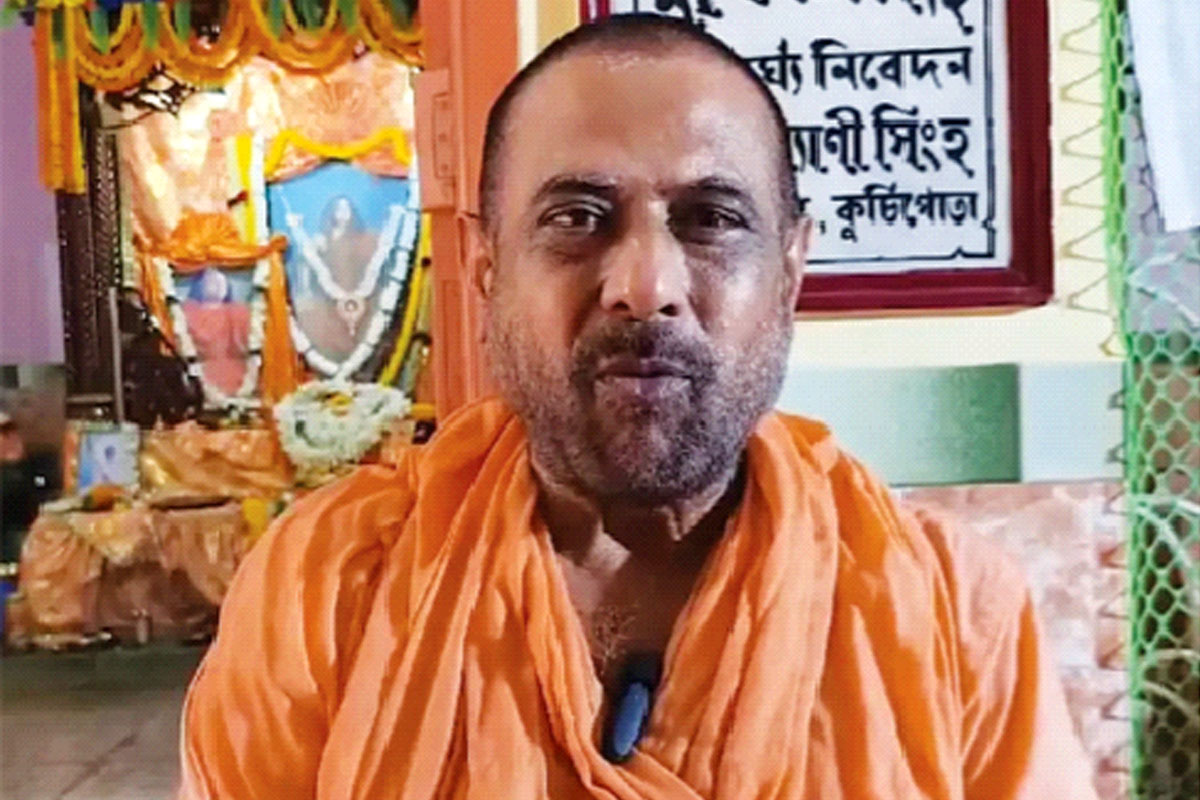 সন্ন্যাসীর পদ্মশ্রী পাওয়ায় তীব্র বিতর্ক