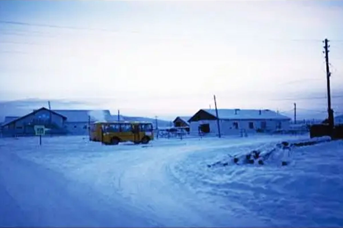 হিমেল ভুবনে বিস্মিত স্কুলের বিশ্বরূপ