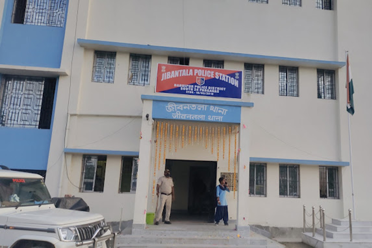 মাদক বিক্রির প্রতিবাদ করায় ইলেকট্রিক শক গৃহবধূকে