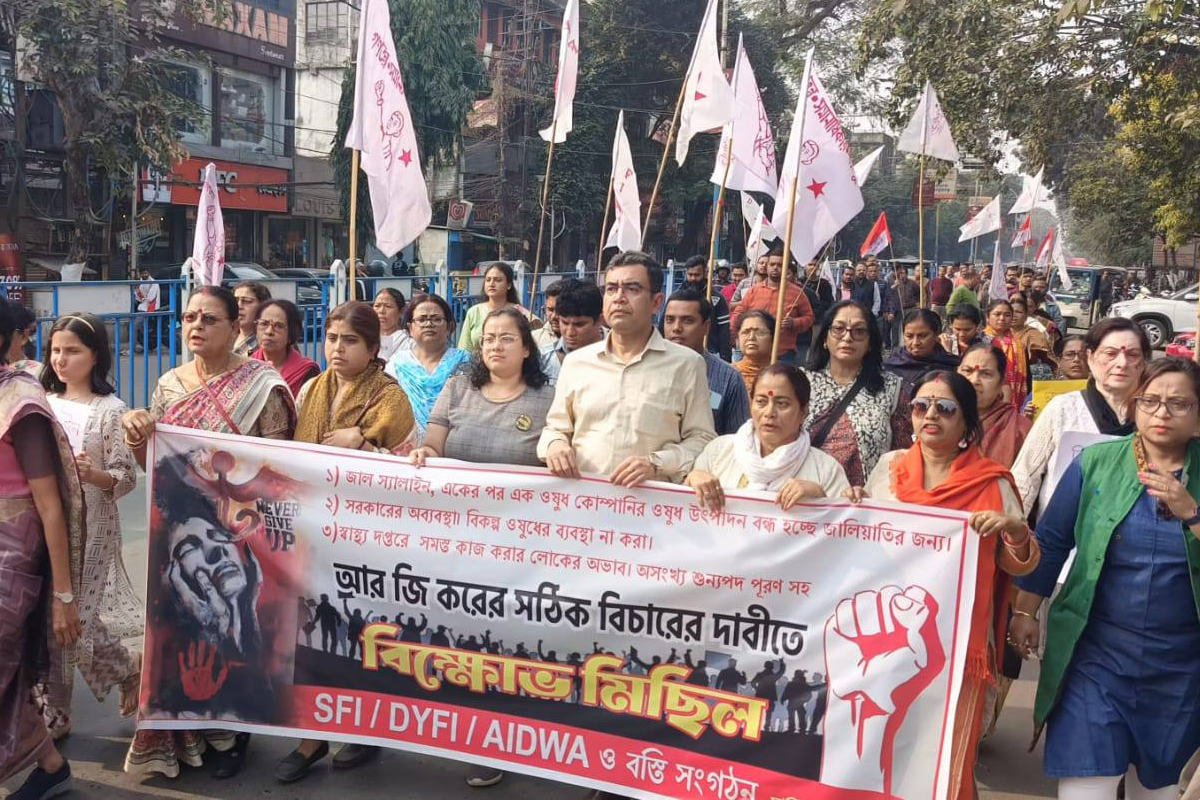 চিকিৎসক সুবর্ণ গোস্বামীকে দার্জিলিংয়ে বদলি